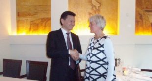 Kirsan Ilyumzhinov og Helena Dam á Neystabø